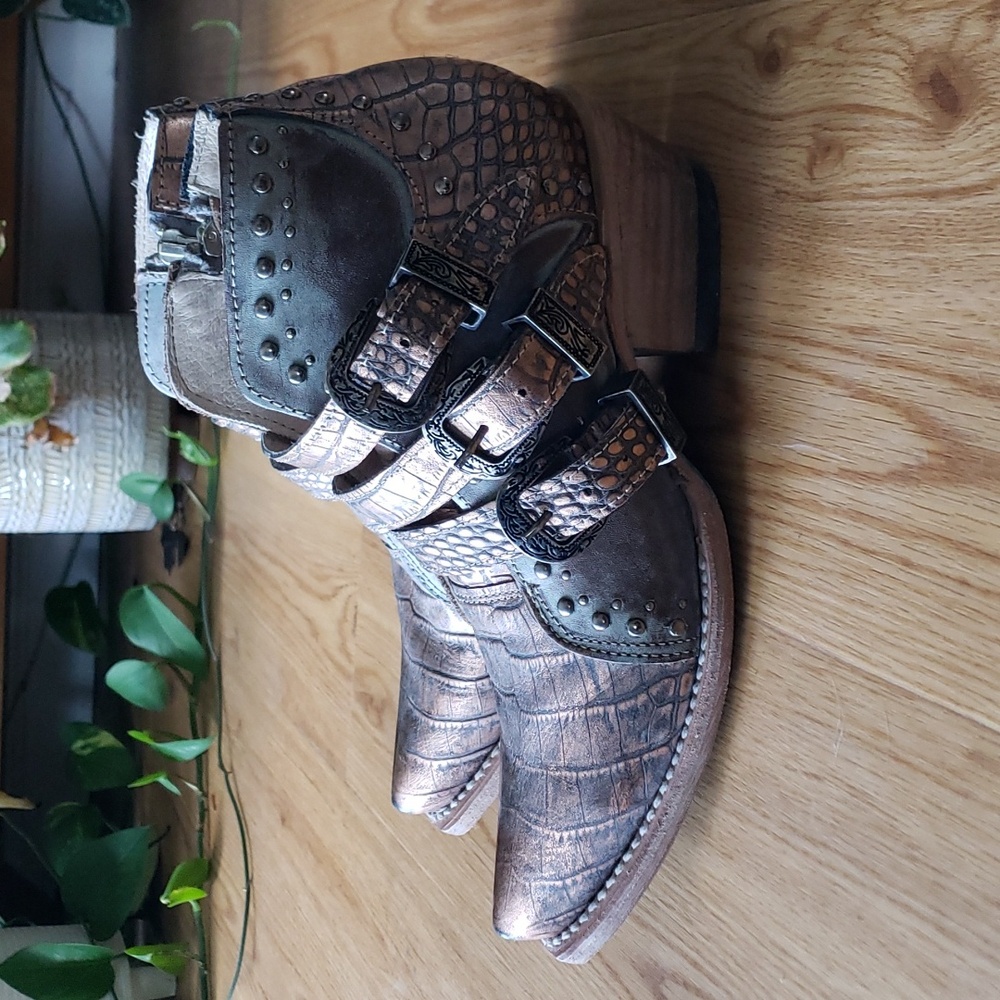 Beautiful Freebird Patina Whilimena Size 7 Worn Once
